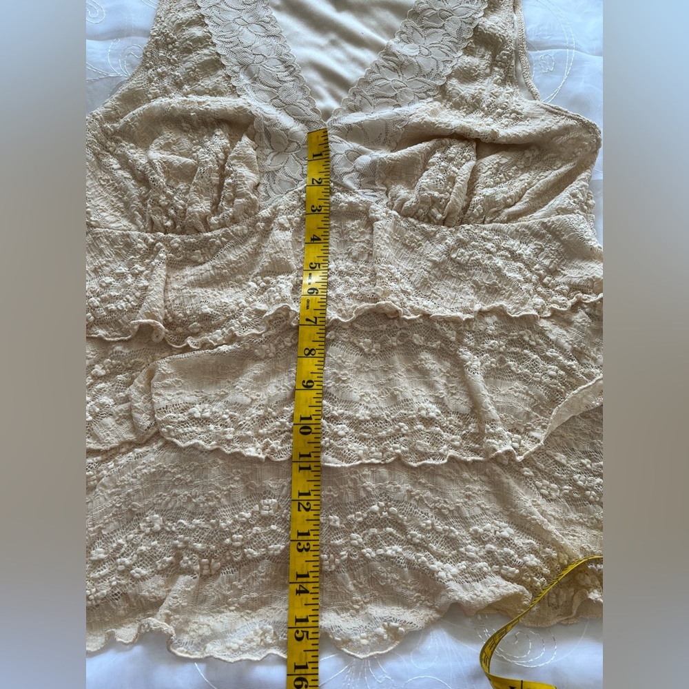 Venezia Cream/Beige Sleeveless Lace Blouse - Picture 12 of 12